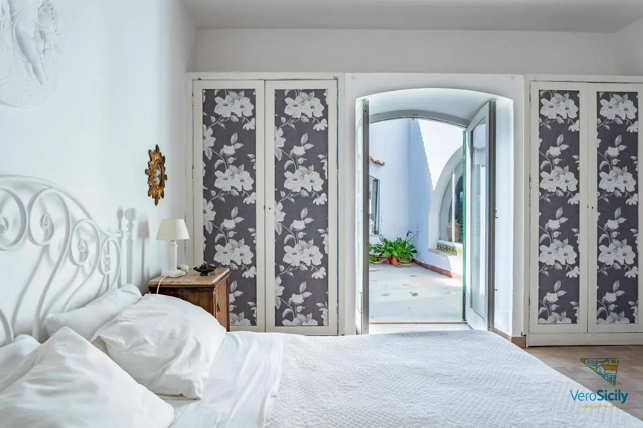 Villa Giacona Venuti Terrasini 0*,  Italy
